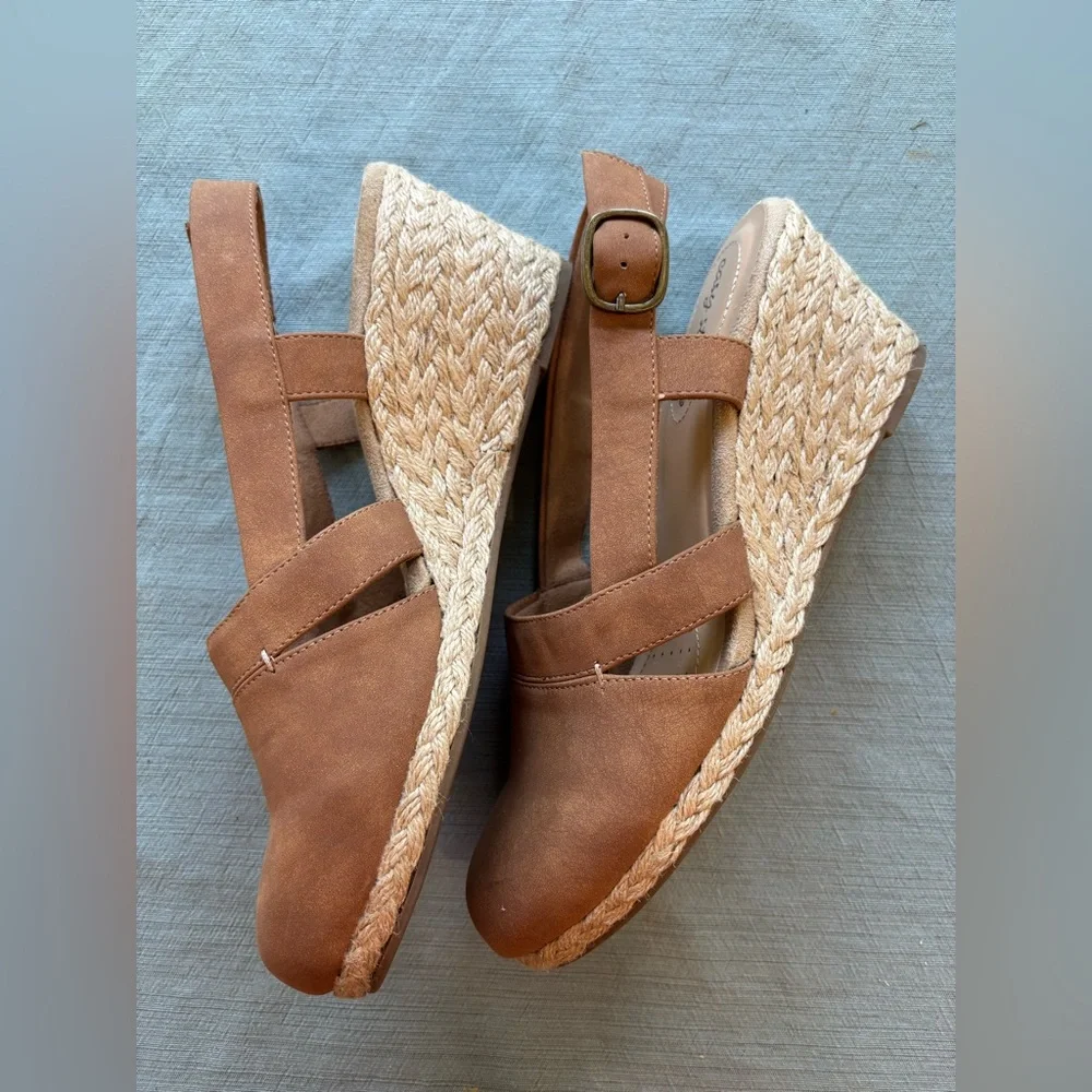 Easy Street Tan Wedge Sandals 9.5 Adjustable Strap EUC